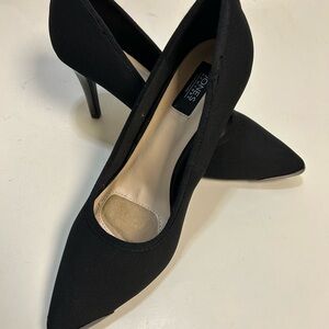 Jones New York Black Pointed Heels 8.5 size